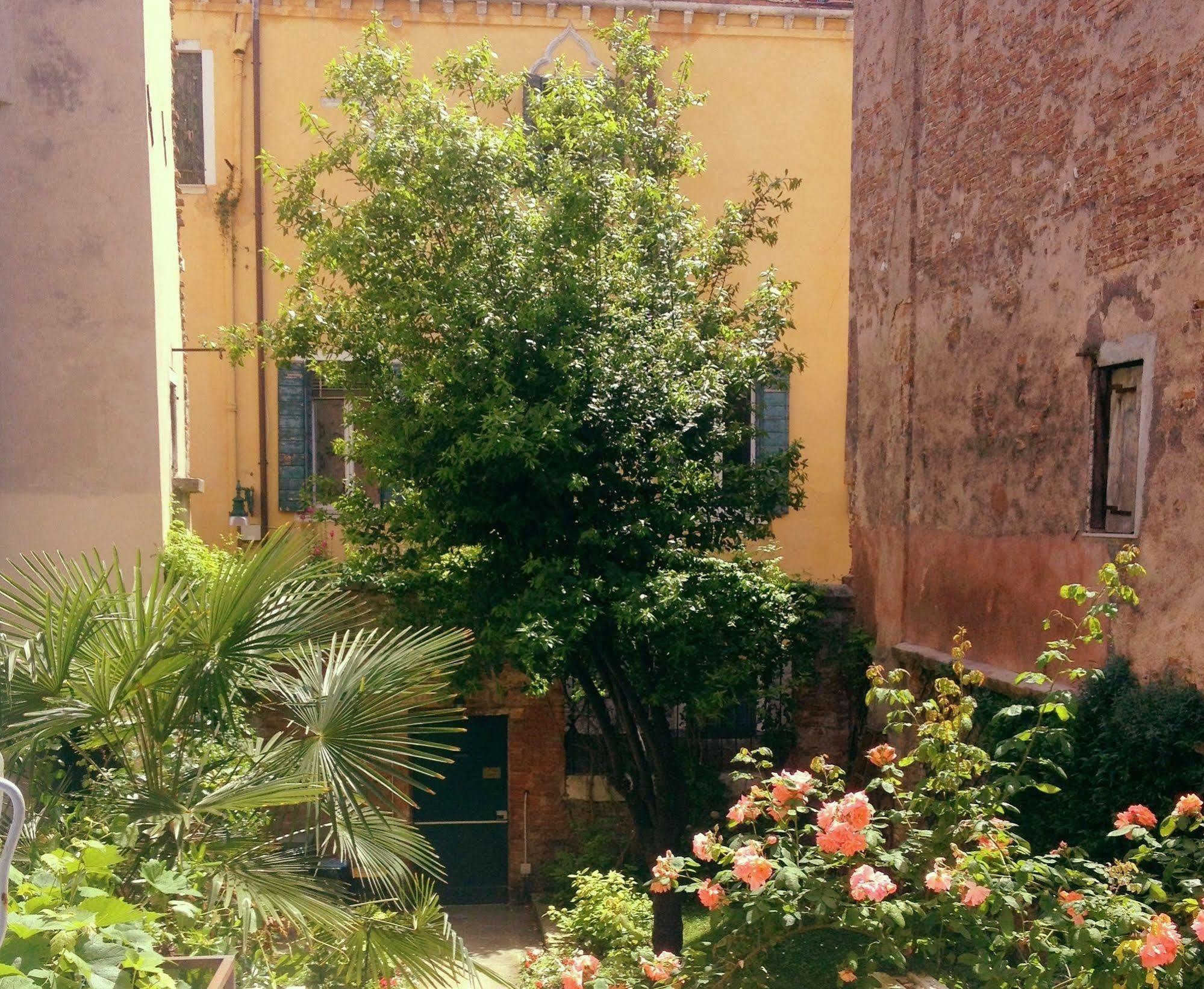 3749 Pontechiodo Bed and Breakfast Venetië Buitenkant foto