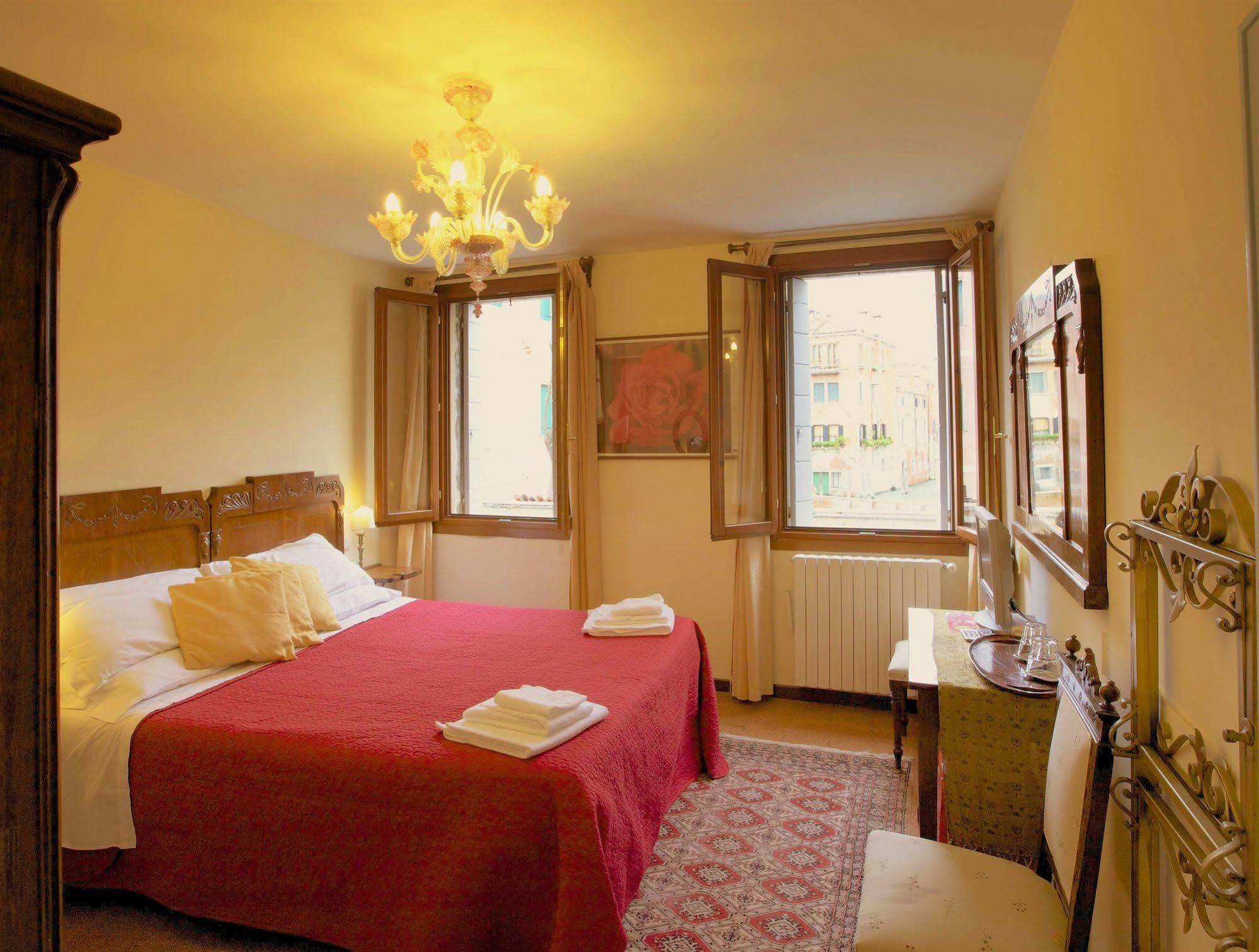 3749 Pontechiodo Bed and Breakfast Venetië Buitenkant foto